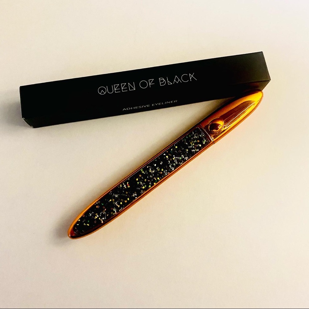 Black eyeliner